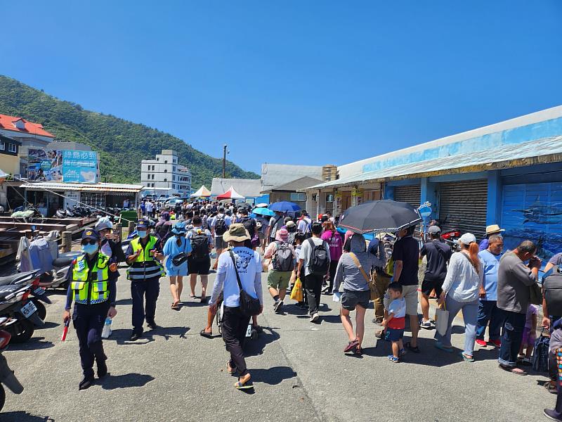 綠島旺季加強管制宣導有成效 7/8起取締執法 持續滾動檢討解決方案