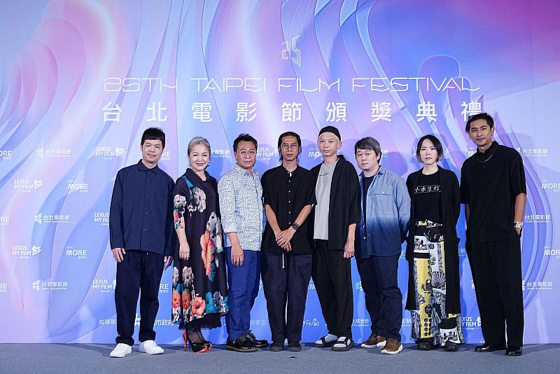 世新校友導演江宗傑（左一）編導的《大日子》榮獲北影25【最佳短片】。（台北電影節提供）
