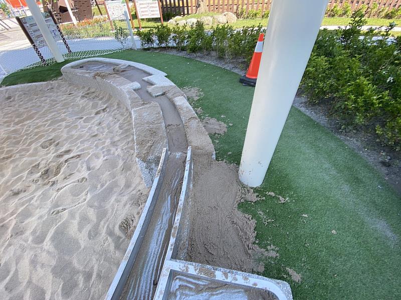 臺東兒童運動公園遭蓄意破壞 饒慶鈴呼籲愛惜公共建設 依告示牌正常使用並維護周邊整潔