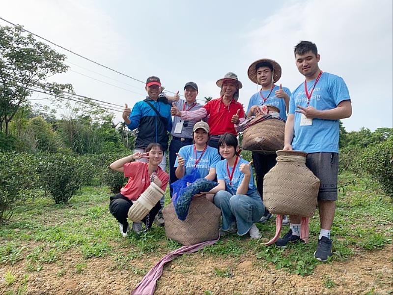 東吳大學與北埔鄉對地方創生的合作與實踐計畫-北埔鄉民與紅茶組學生