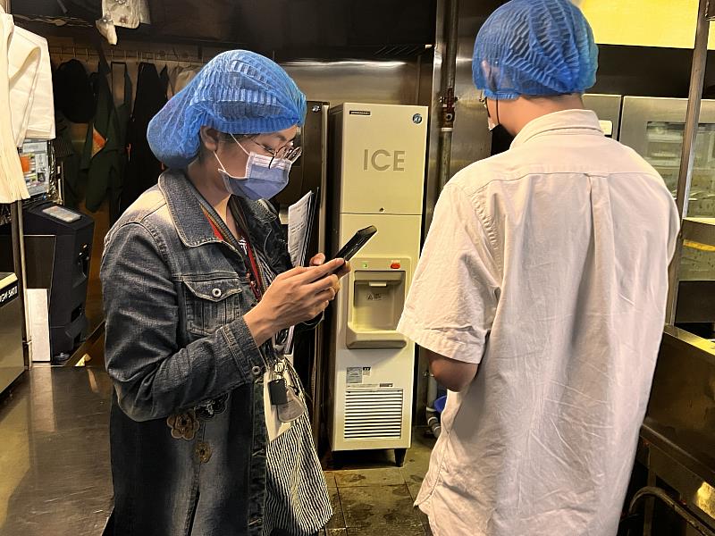 朝陽科大透過專家實地驗證，輔導餐飲業者持續改善及強化自主管理及溯源追蹤，同時協助台中市政府衛生局及環保局推廣健康飲食及低碳飲食。