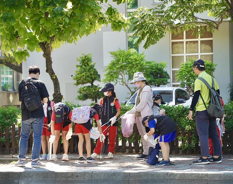 屏東縣宣誓戰勝登革熱-環保小小稽查員