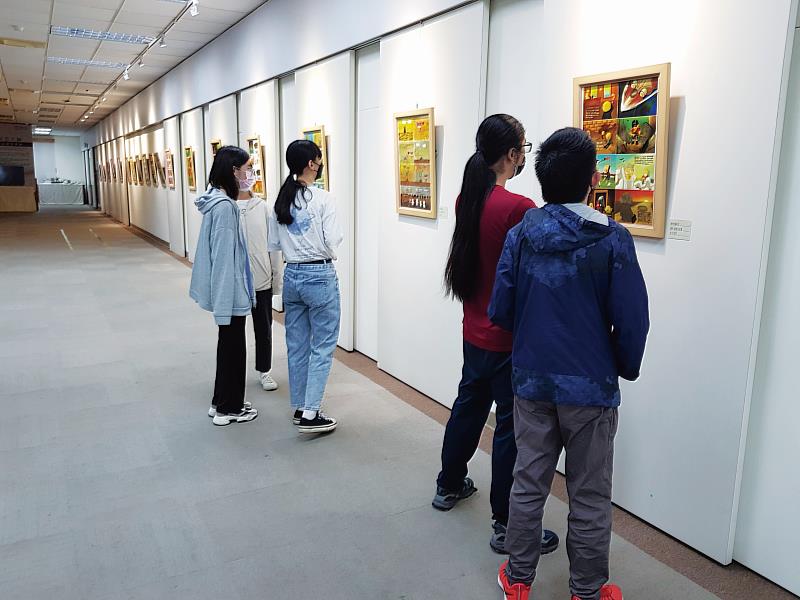 南華大學視設系課程融入SDGs，舉辦「生生不息-繪本設計與文創商品展」，展出期間獲好評。
