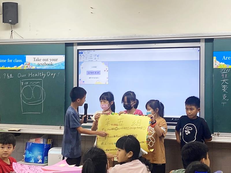 學童自信發表學習成果