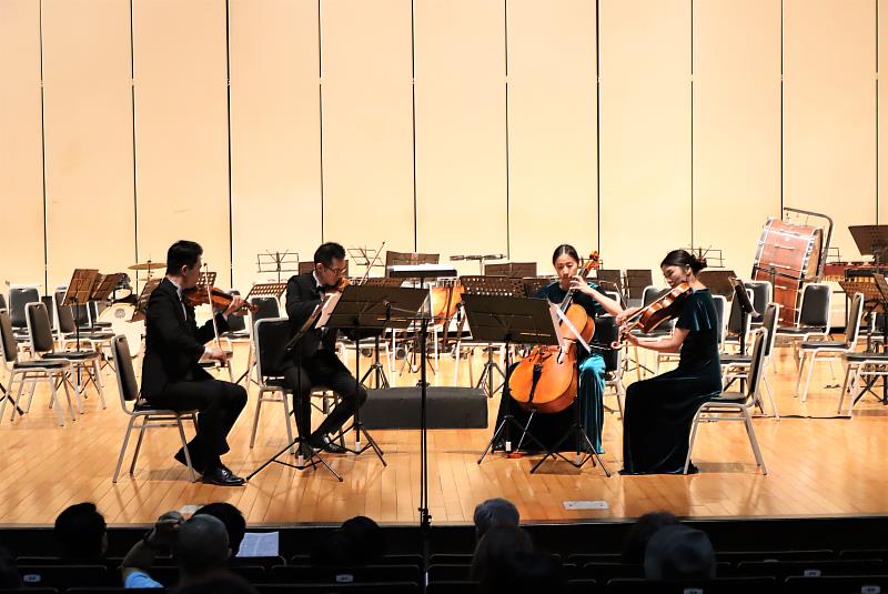 長榮交響樂團弦樂四重奏，特別在音樂營成果發表會上演出。