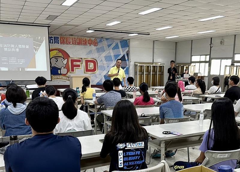 新北市政府消防局為推廣青年投入防災工作，於7月15日及16日在汐止保長坑消防訓練中心舉辦全國首創消防職人體驗營