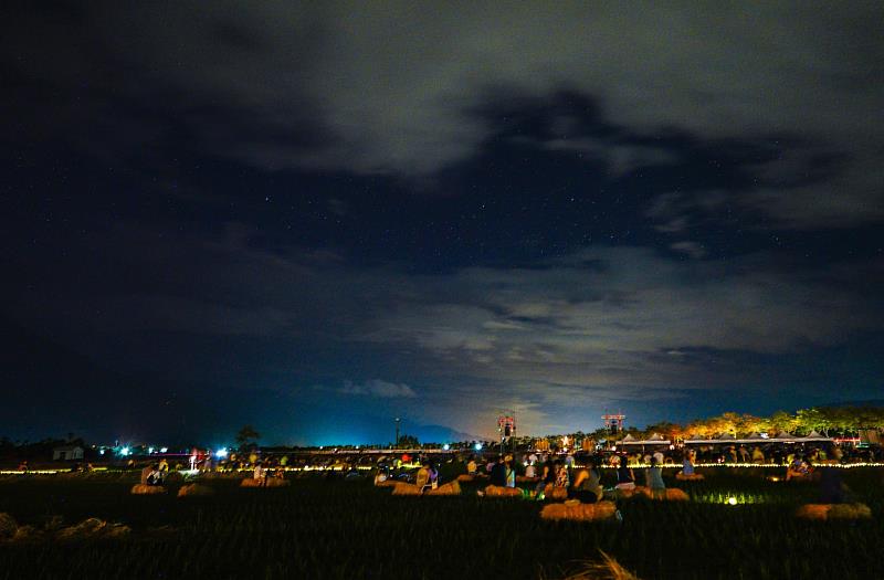 台東最美星空音樂會7/15關山場  老王樂隊、邱軍獻唱 上千粉絲田野中享受夏夜星光