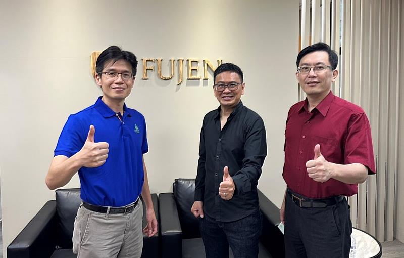 Vice Provost Joaquin Gonzalez與輔仁大學張明偉副院長及林耀南主任校友留影