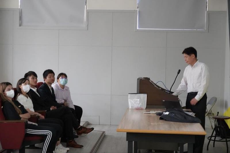 去年暑假曾到立山黑部實習的中華大學觀光學院學生，特別到場感謝舟橋貴之當時的熱情接待與許多照顧。