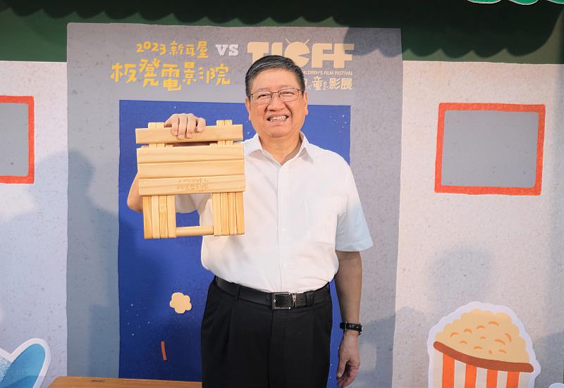 官網-參加活動有機會抽中18週年限量摺疊紀念板凳