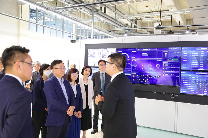 「5G AIoT體驗基地」，向NCC展示遠傳攜手鼎新以OT串聯ICT的深厚實力。