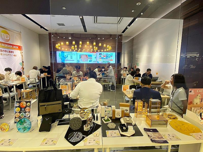 2.貿協集合18家最佳的臺灣時尚生活設計產品以Taiwan in Design形象在東京展出。