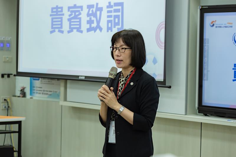 全國首創的「2023年開放性水域安全教育海洋篇種子師資人才培訓工作坊」於今(19日)在國立高雄科技大學楠梓校區熱情登場，由高科大謝淑玲教授副校長開場致詞。