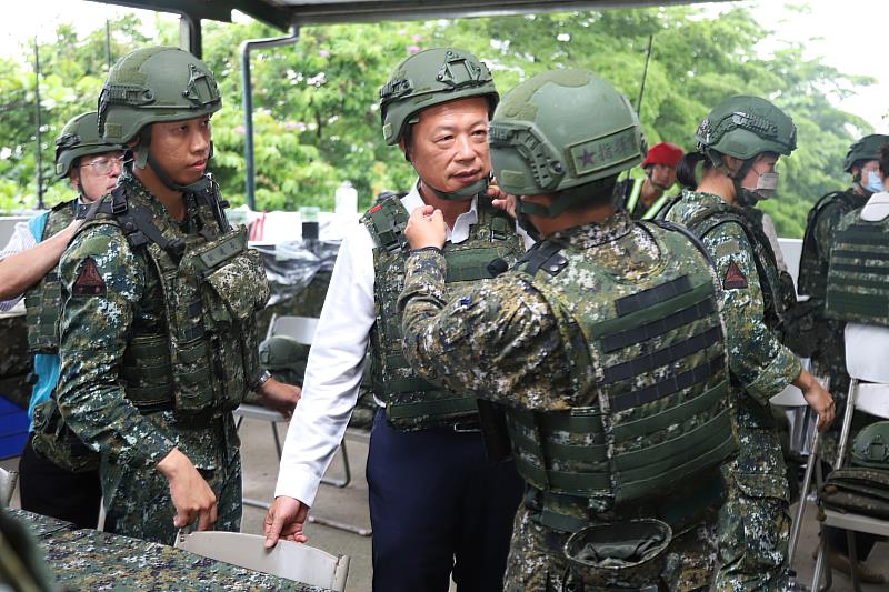 翁章梁陸軍南測中心敬軍 頒加菜金2萬元