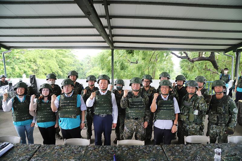 翁章梁陸軍南測中心敬軍 頒加菜金2萬元