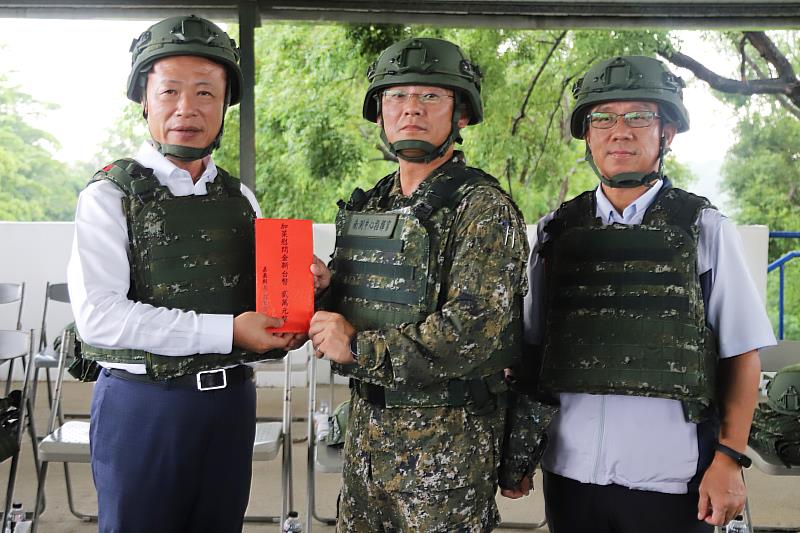 翁章梁陸軍南測中心敬軍 頒加菜金2萬元