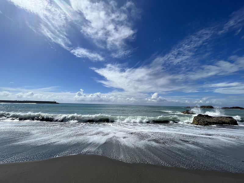 台東最美星空音樂會22日晚前進金樽陸連島沙灘 探訪IG打卡秘境 人氣樂團、選秀冠軍歌手、在地美聲 太平洋浪漫星光下輪番獻唱(照片來源:台東縣政府)
