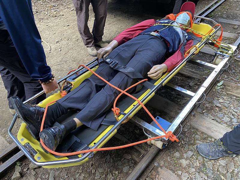 山林守護者！嘉義縣消防局阿里山分隊自製台車 助眠月線救援