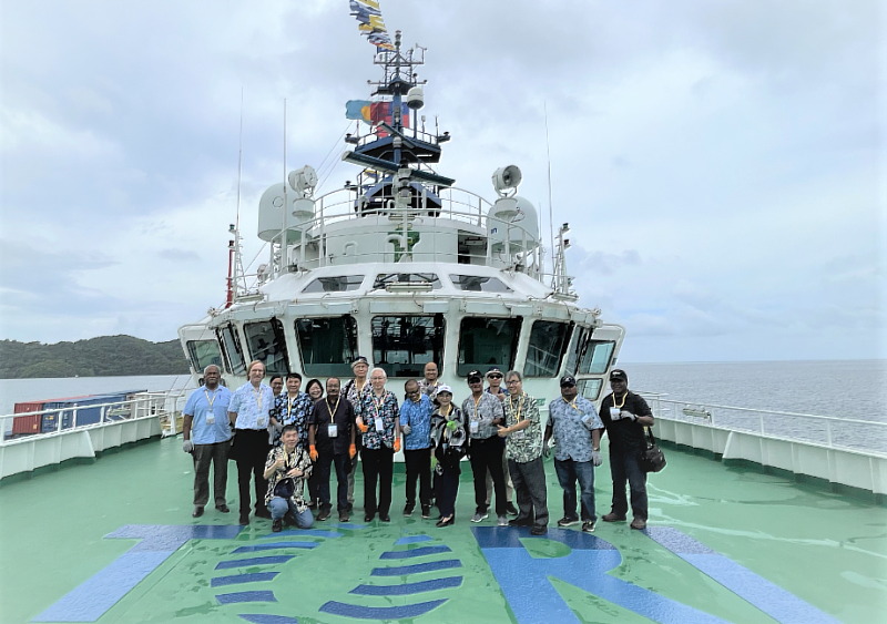 「勵進號」研究船開放參觀合影