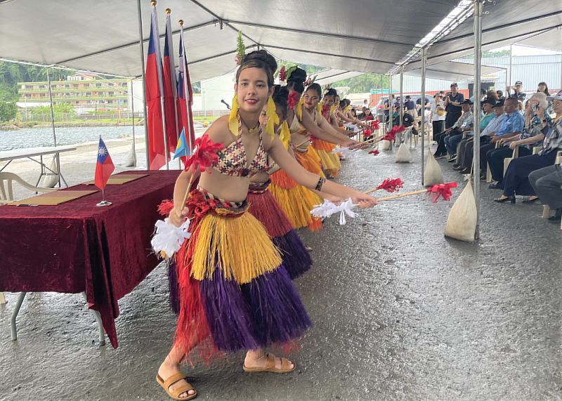 帛琉政府以傳統舞蹈歡迎儀式