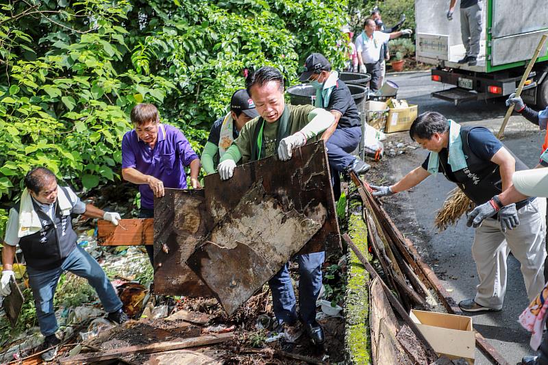 嘉義縣梅山鄉大拚掃 全村動員150人清潔村里-2