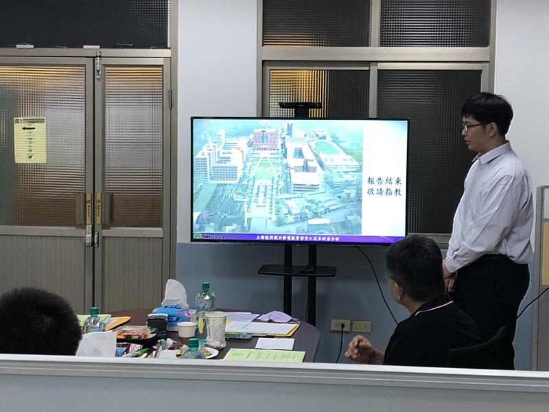 吳勝豐論文以〈太陽能與風力發電能量密度之成本效益分析〉為主題