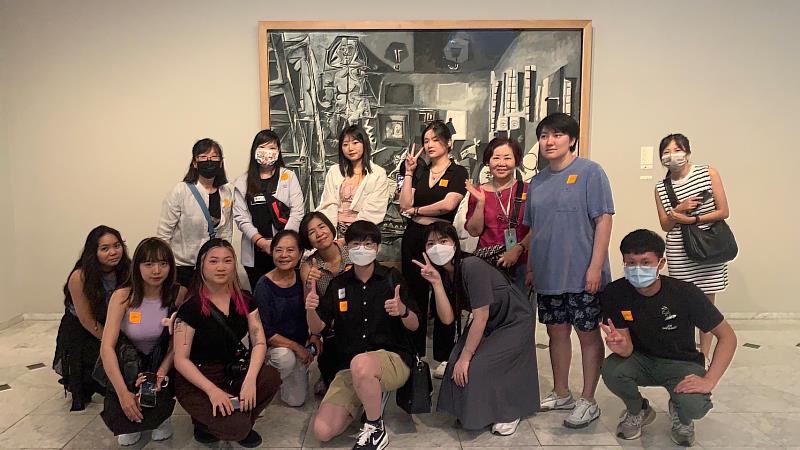 華梵大學西班牙美術遊學團參觀全球知名的畢卡索美術館。
