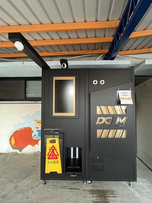 西港市場廢食用油回收機台.