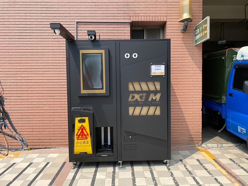 仁德市場廢食用油回收機台.