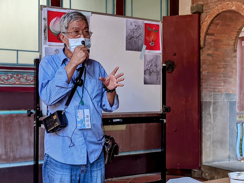 邀請榮獲2020新北文化獎的「傳統彩繪」保存者蔡龍進共同參與。