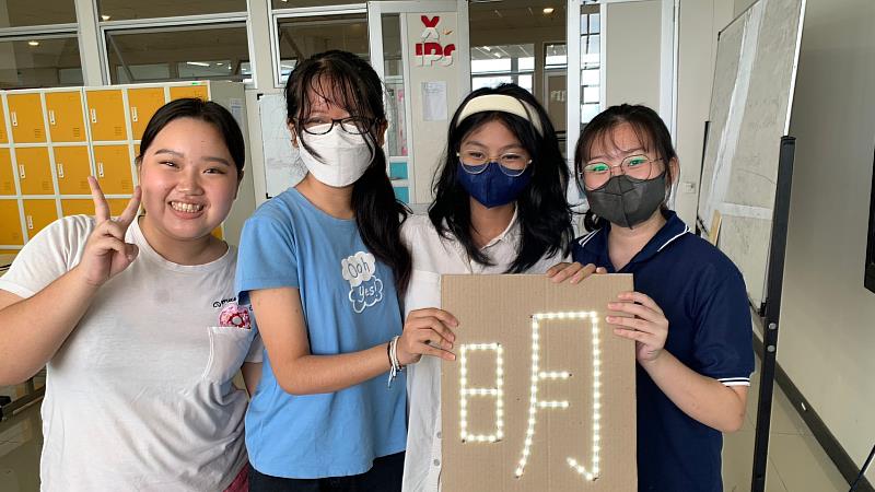 崇仁三語學校學生製作LED調光器之作品