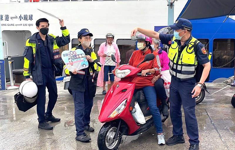 屏東縣政府警察局為了改善琉球鄉交通問題，加重宣傳力道