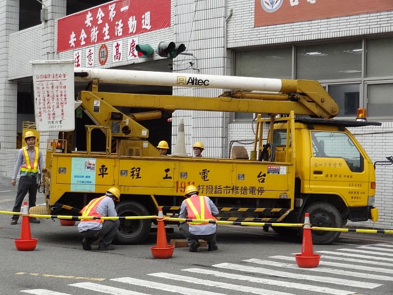 台電全力嚴防強風豪雨可能帶來的災害，並備妥搶修車輛與機具。