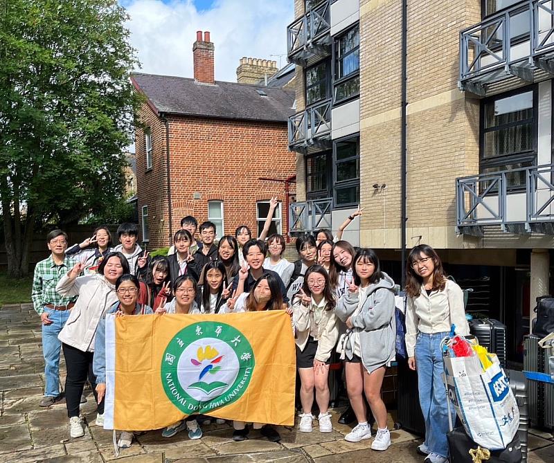 英倫牛津體驗營活動結束前大合照。