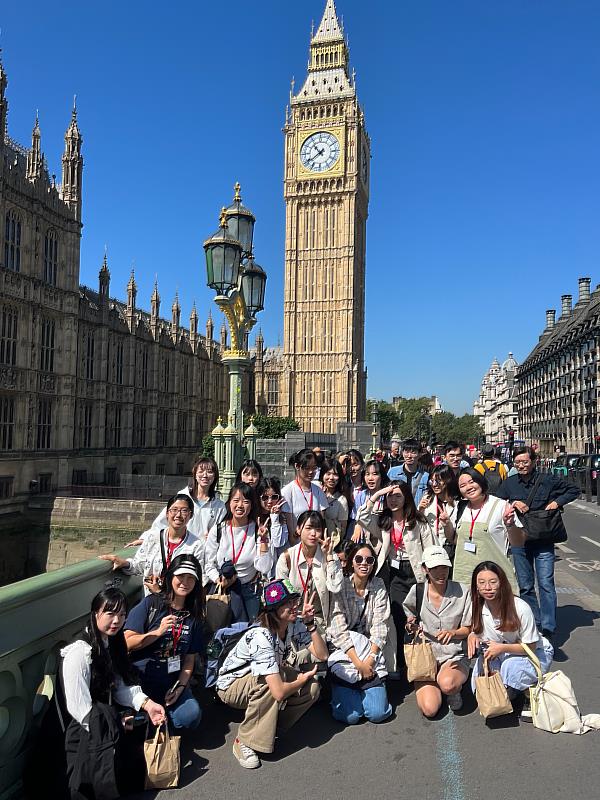 東華大學學生赴倫敦市區進行文化深度旅遊。
