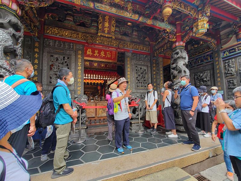 王陸森老師講解豐原慈濟宮與糕餅街的關係