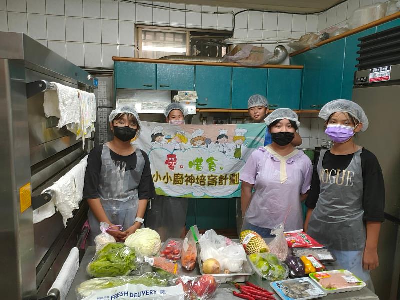 食公益_小小廚神培育計畫推動。圖_社團法人台灣愛希望兒童關懷發展協會提供