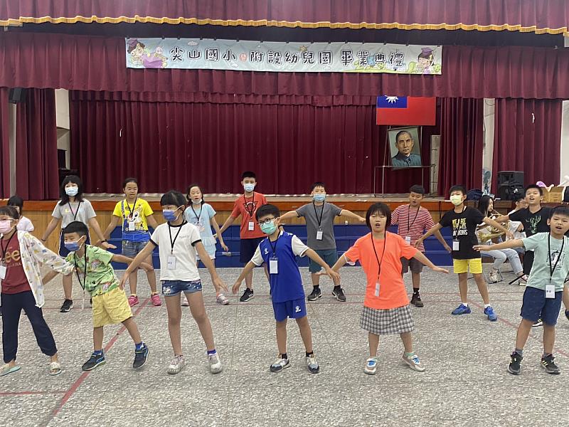 兒童戲劇夏令營的學生演出