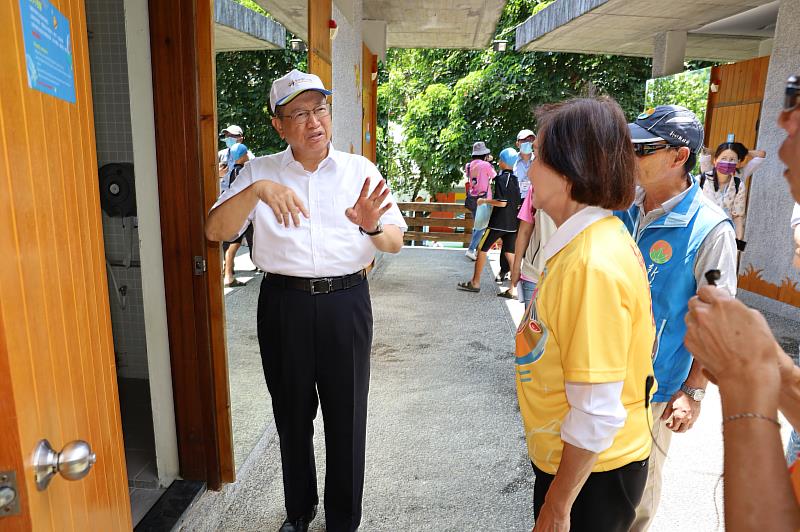 官網IMG_4969新竹縣長楊文科向宜蘭縣長林姿妙詢問冬山河親水公園的設備狀況