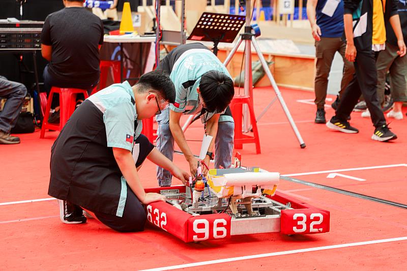 FRC機器人季後賽嘉義登場 全國18支隊伍同場較勁-3