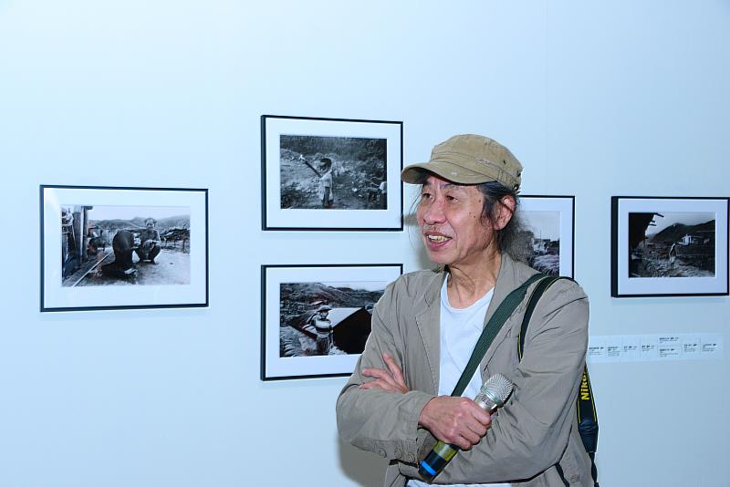 國美館於2018年舉辦「回望─臺灣攝影家的島嶼凝視 1970s-1990s」特展，潘小俠以〈蘭嶼記事〉作為主題參展。（國美館提供）