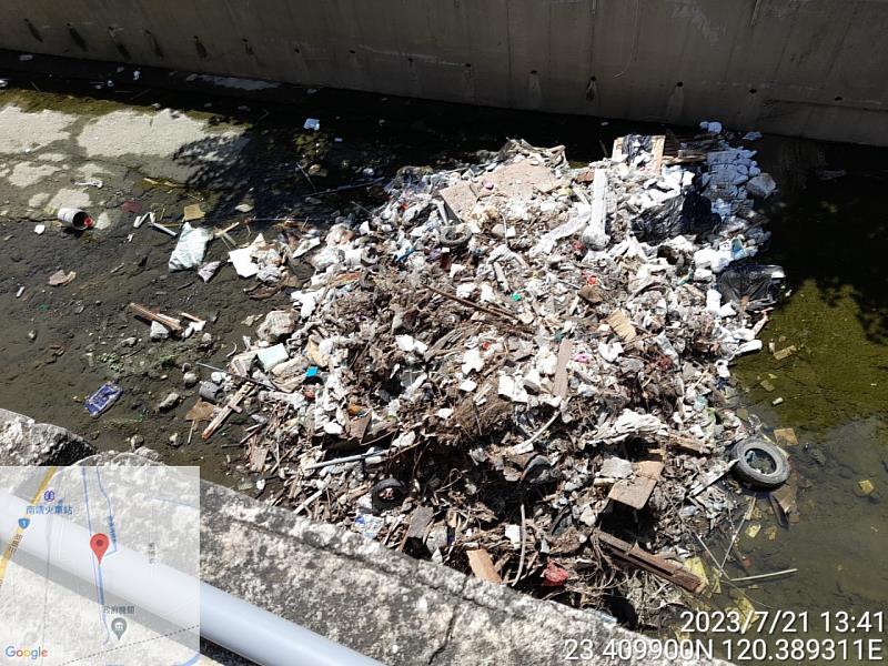 大排半夜遭棄置廢棄物  環警聯手科技執法鎖定可疑兇手