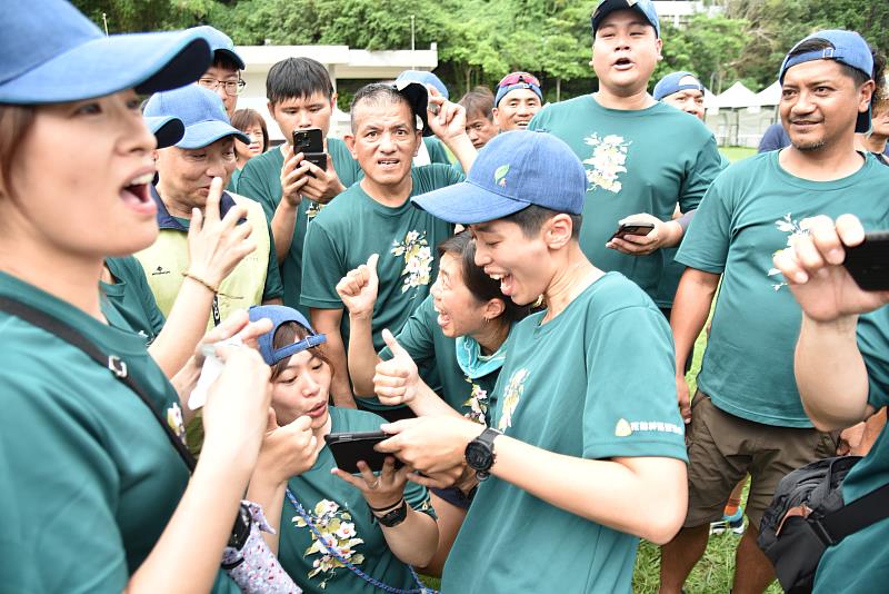 「森林智慧王」護管員答對題目開心歡呼