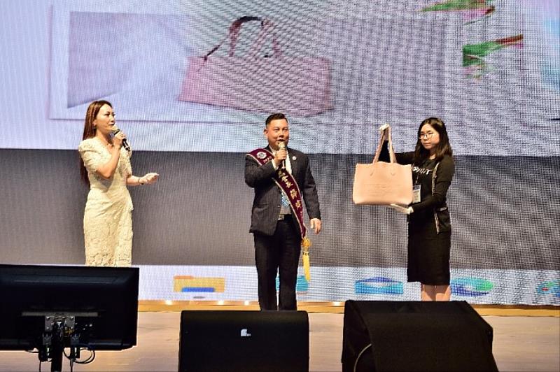 高雄市愛益獅子會第八屆首敲結合公益拍賣現場實況(照片來源: 國際獅子會300E-3區高雄市愛益獅子會)