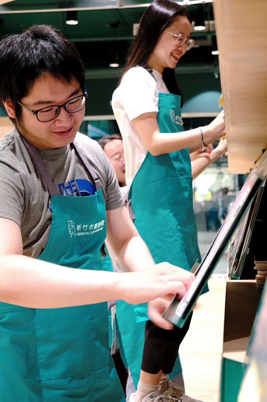 龍山分館館員。