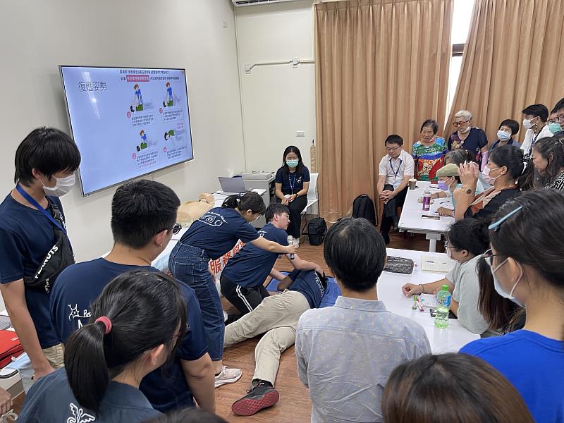 學生操作及說明基本救命術