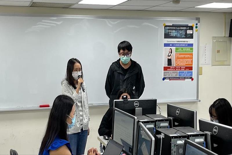 甲骨文雲端運算證照輔導課程資源完整、難易適中，在授課教師的整合引導下，讓同學可以動手實作，輕鬆學習。