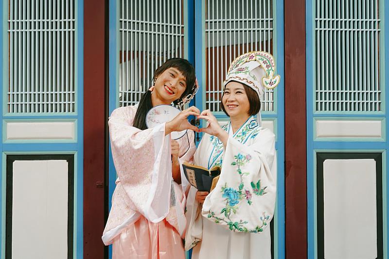 周春米化身唐伯虎