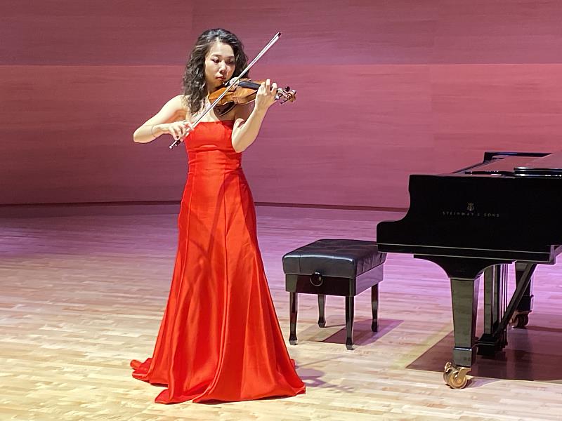 新生代小提琴家黃斯晨，8/11起將於北中南舉辦三場小提琴獨奏會。（圖／黃斯晨提供）