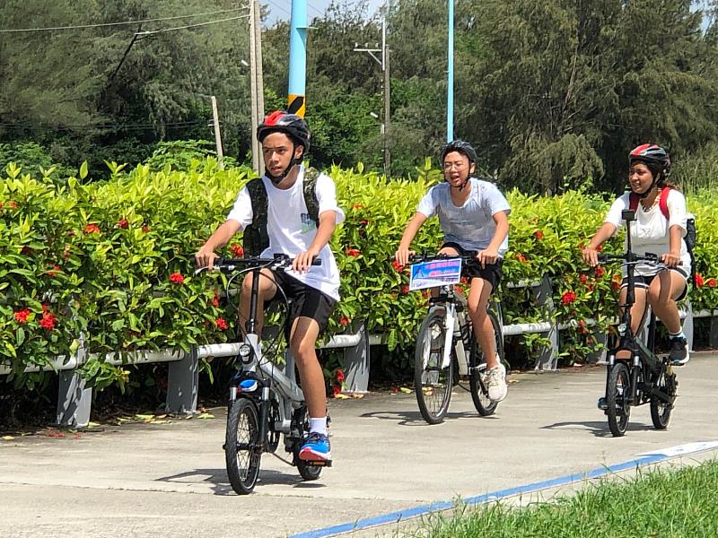 《Kakudan時光機》姊弟倆騎著單車勇闖72公里遠的路程，讓姊弟倆不禁懷疑起人生。